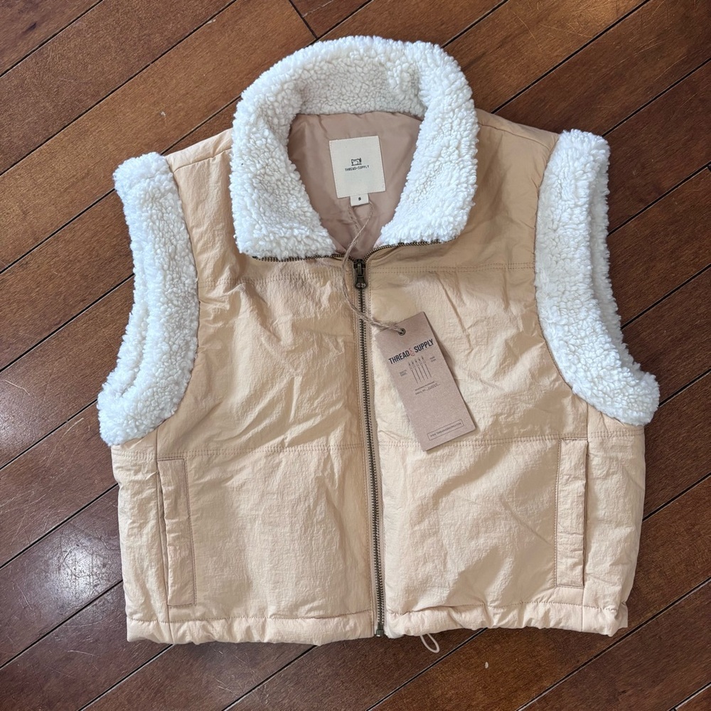 Thread and Supply Women’s Cropped Tan Vest With Fur Collar NWT